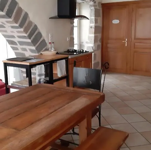 Relais Du Noble Voyageur Бриуд